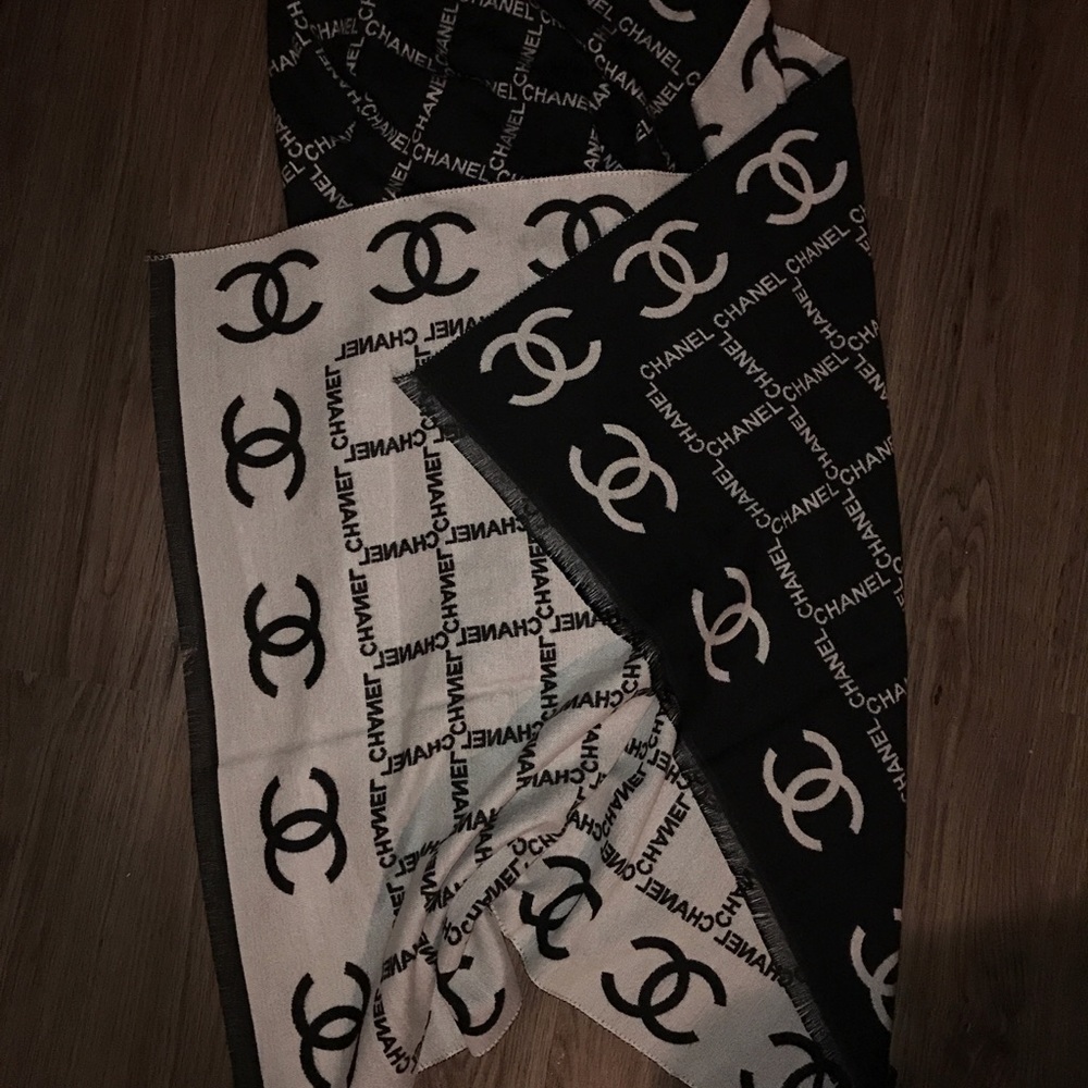 Chanel pashminas B&W